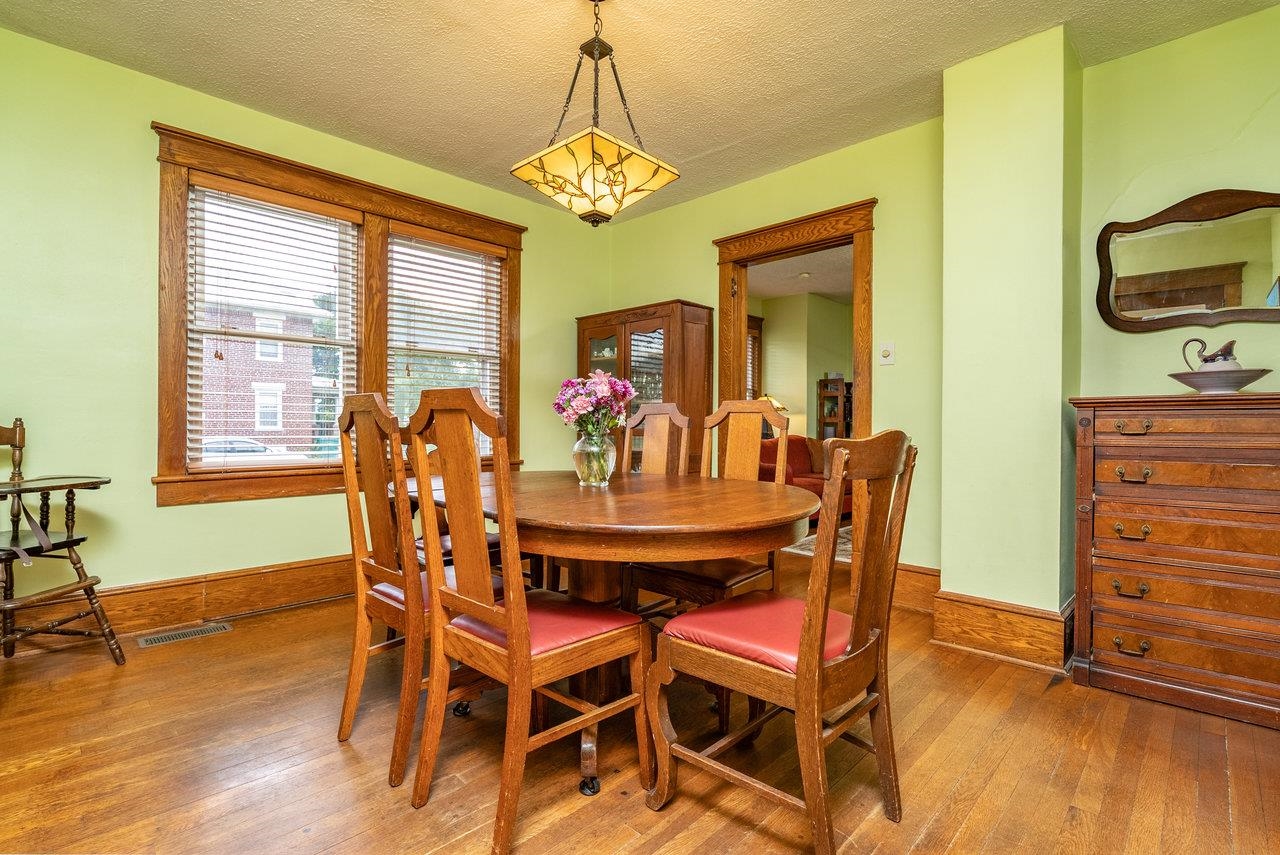 550 MASON ST, DAYTON, Virginia 22821, 3 Bedrooms Bedrooms, ,1 BathroomBathrooms,Residential,550 MASON ST,665344 MLS # 665344