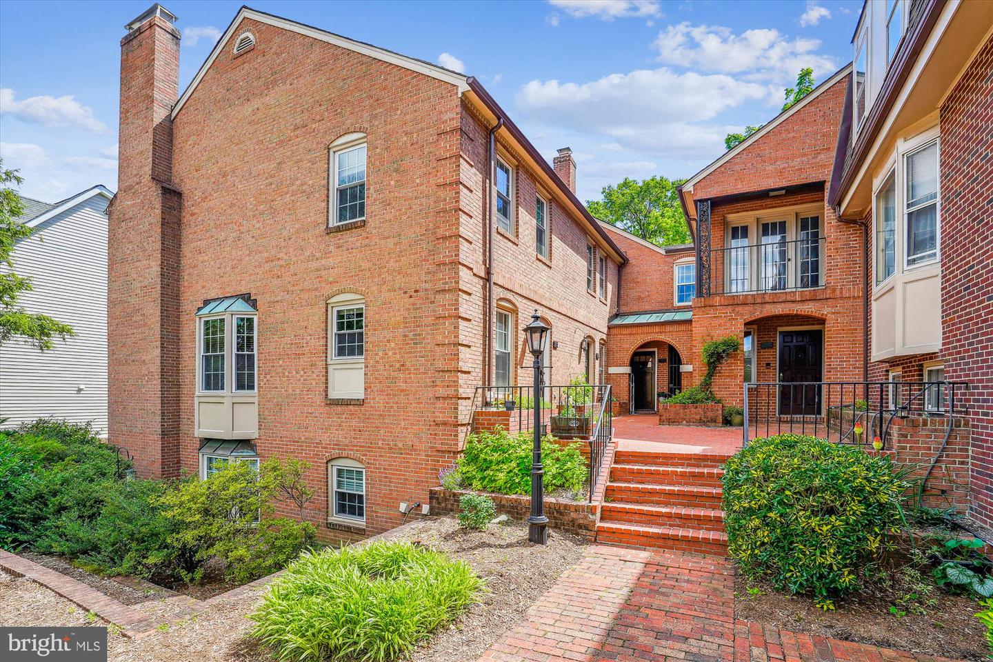 1802 21ST ST N, ARLINGTON, Virginia 22209, 2 Bedrooms Bedrooms, ,2 BathroomsBathrooms,Residential,For sale,1802 21ST ST N,VAAR2055118 MLS # VAAR2055118