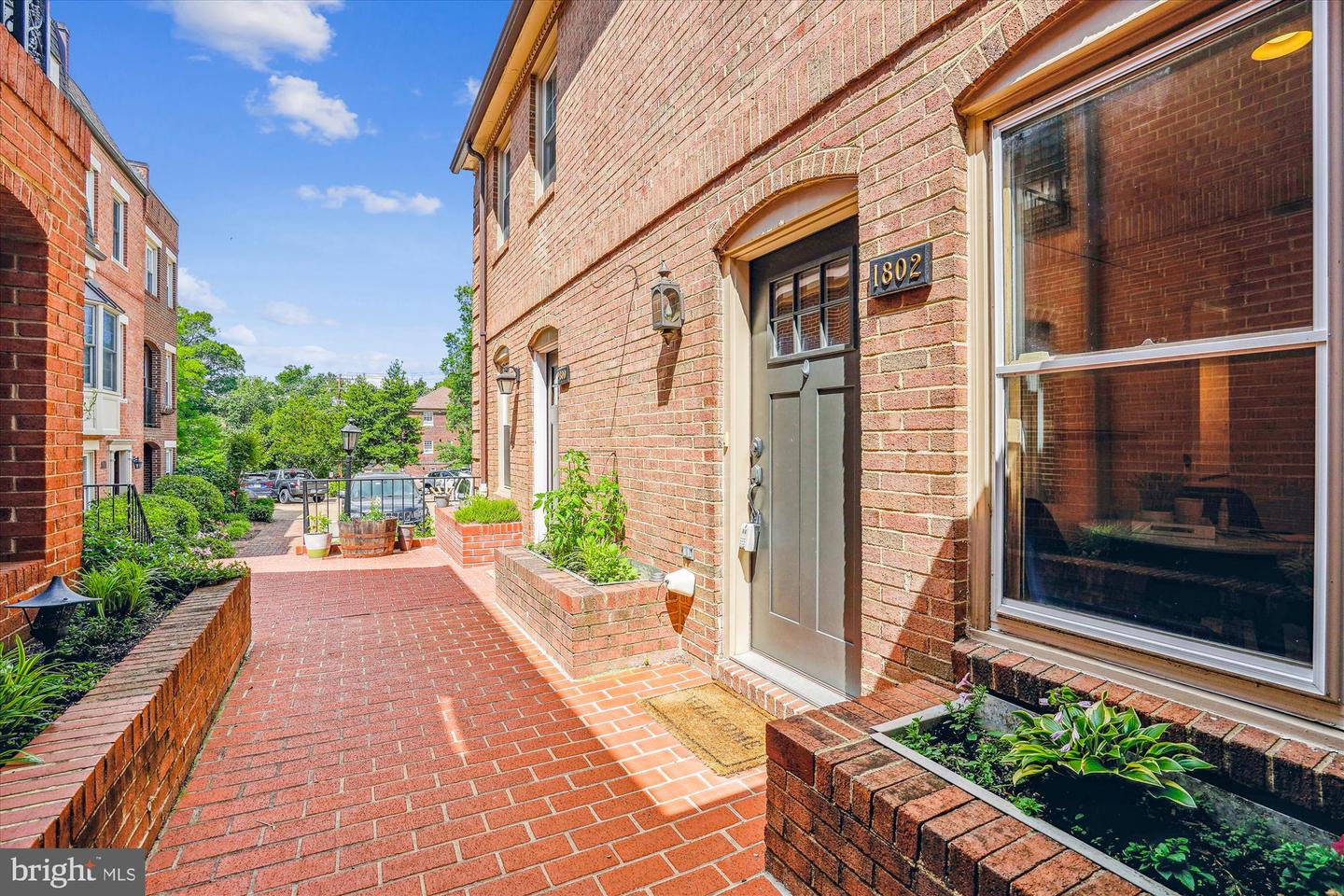 1802 21ST ST N, ARLINGTON, Virginia 22209, 2 Bedrooms Bedrooms, ,2 BathroomsBathrooms,Residential,For sale,1802 21ST ST N,VAAR2055118 MLS # VAAR2055118