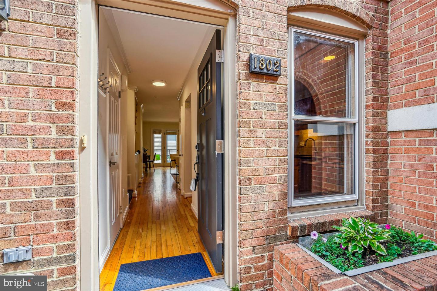 1802 21ST ST N, ARLINGTON, Virginia 22209, 2 Bedrooms Bedrooms, ,2 BathroomsBathrooms,Residential,For sale,1802 21ST ST N,VAAR2055118 MLS # VAAR2055118