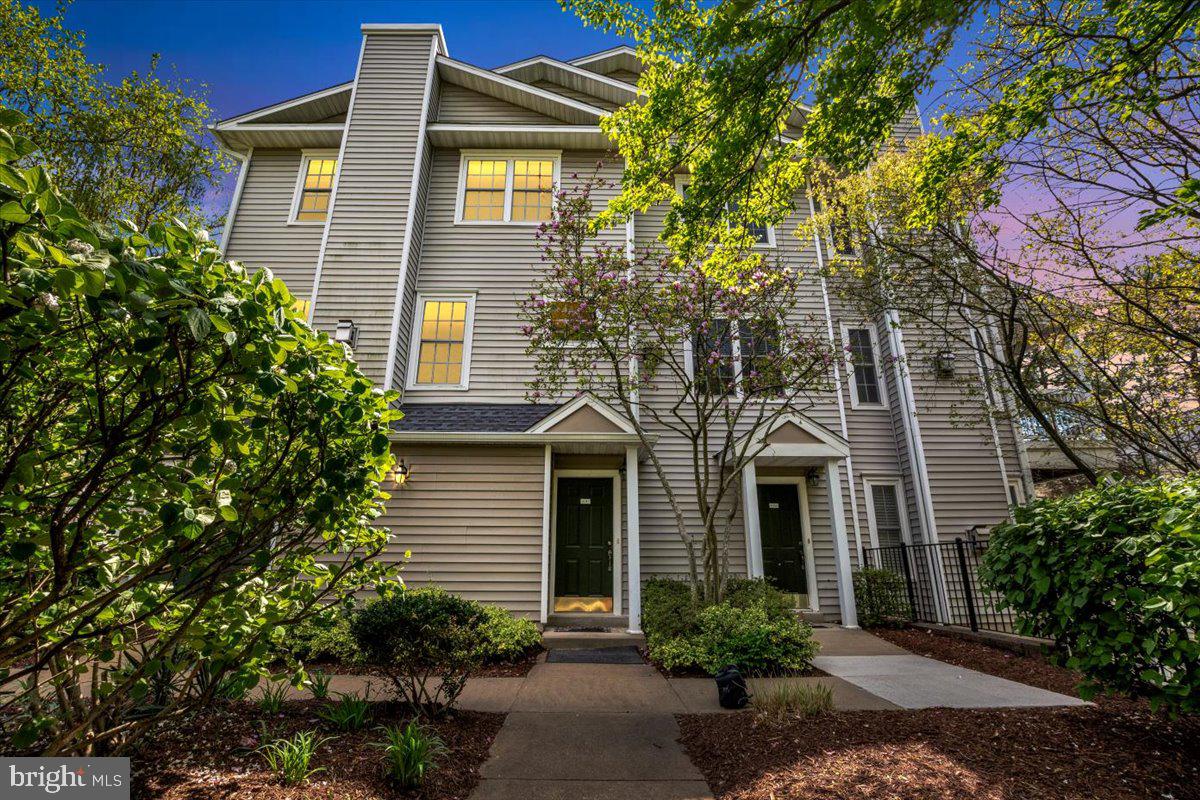 4542 SUPERIOR SQ, FAIRFAX, Virginia 22033, 3 Bedrooms Bedrooms, ,3 BathroomsBathrooms,Residential,For sale,4542 SUPERIOR SQ,VAFX2232946 MLS # VAFX2232946