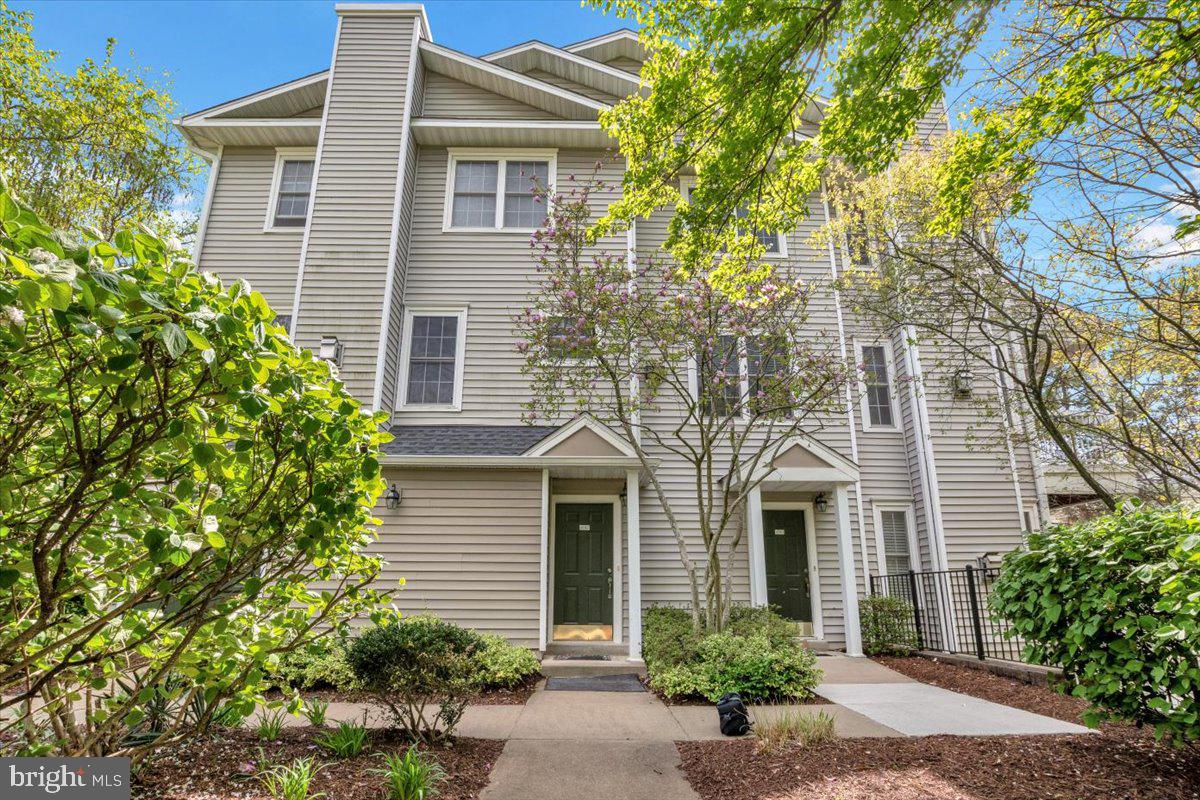 4542 SUPERIOR SQ, FAIRFAX, Virginia 22033, 3 Bedrooms Bedrooms, ,3 BathroomsBathrooms,Residential,For sale,4542 SUPERIOR SQ,VAFX2232946 MLS # VAFX2232946