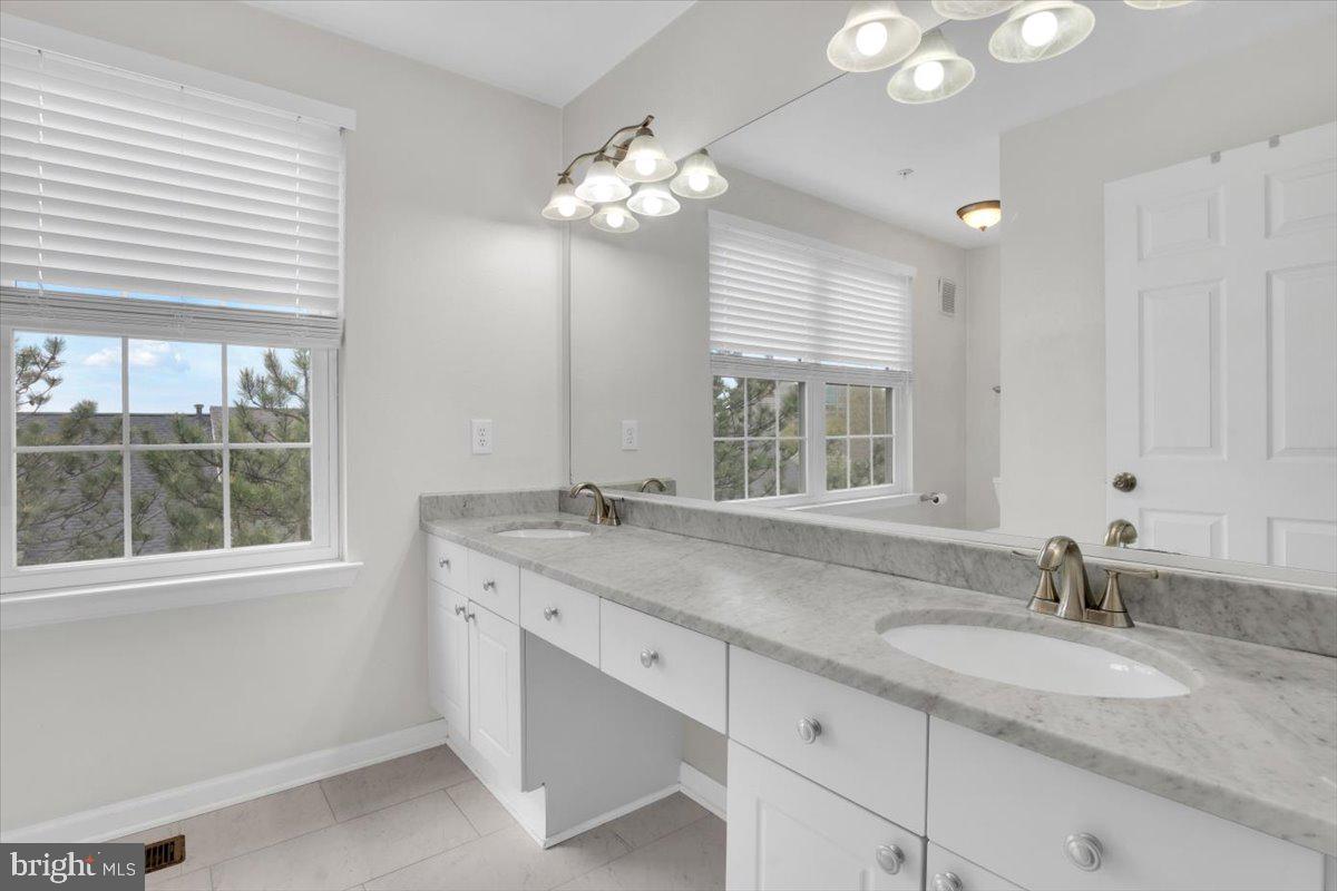 4542 SUPERIOR SQ, FAIRFAX, Virginia 22033, 3 Bedrooms Bedrooms, ,3 BathroomsBathrooms,Residential,For sale,4542 SUPERIOR SQ,VAFX2232946 MLS # VAFX2232946