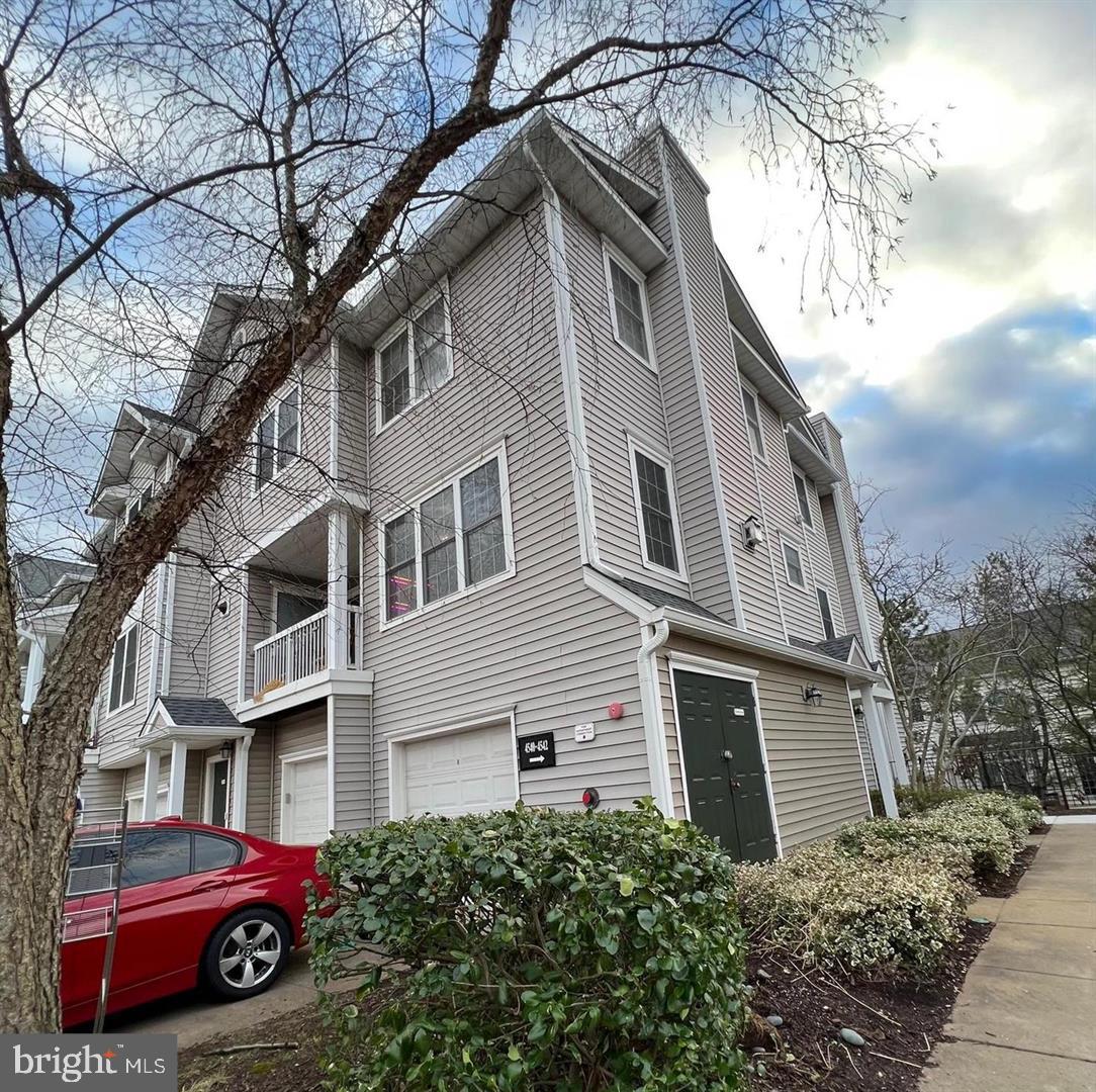 4542 SUPERIOR SQ, FAIRFAX, Virginia 22033, 3 Bedrooms Bedrooms, ,3 BathroomsBathrooms,Residential,For sale,4542 SUPERIOR SQ,VAFX2232946 MLS # VAFX2232946