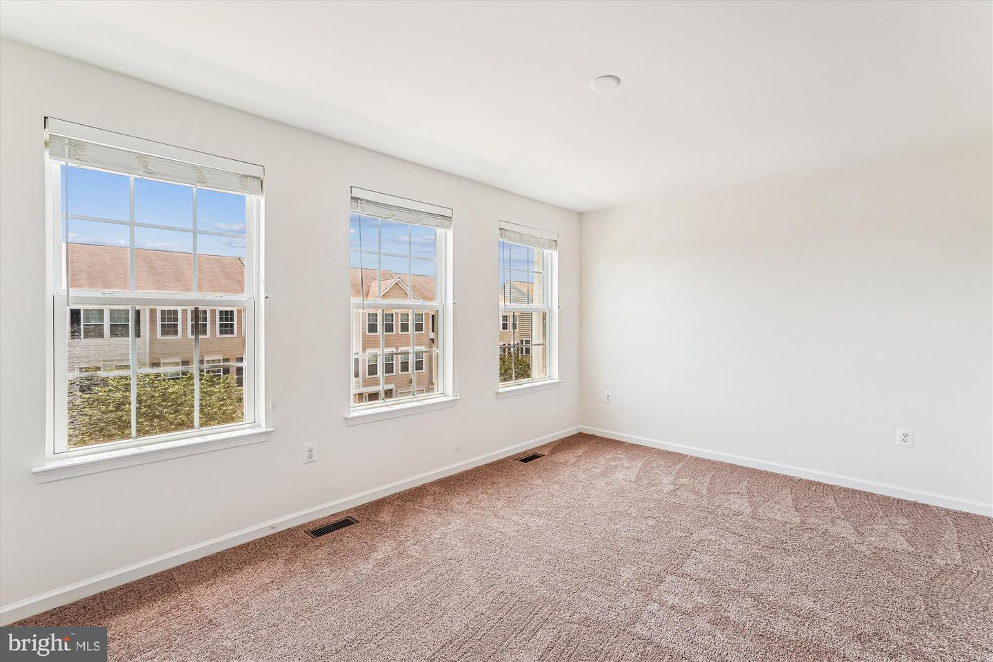 8210 HERITAGE CROSSING CT, MANASSAS, Virginia 20109, 2 Bedrooms Bedrooms, ,2 BathroomsBathrooms,Residential,For sale,8210 HERITAGE CROSSING CT,VAPW2093804 MLS # VAPW2093804