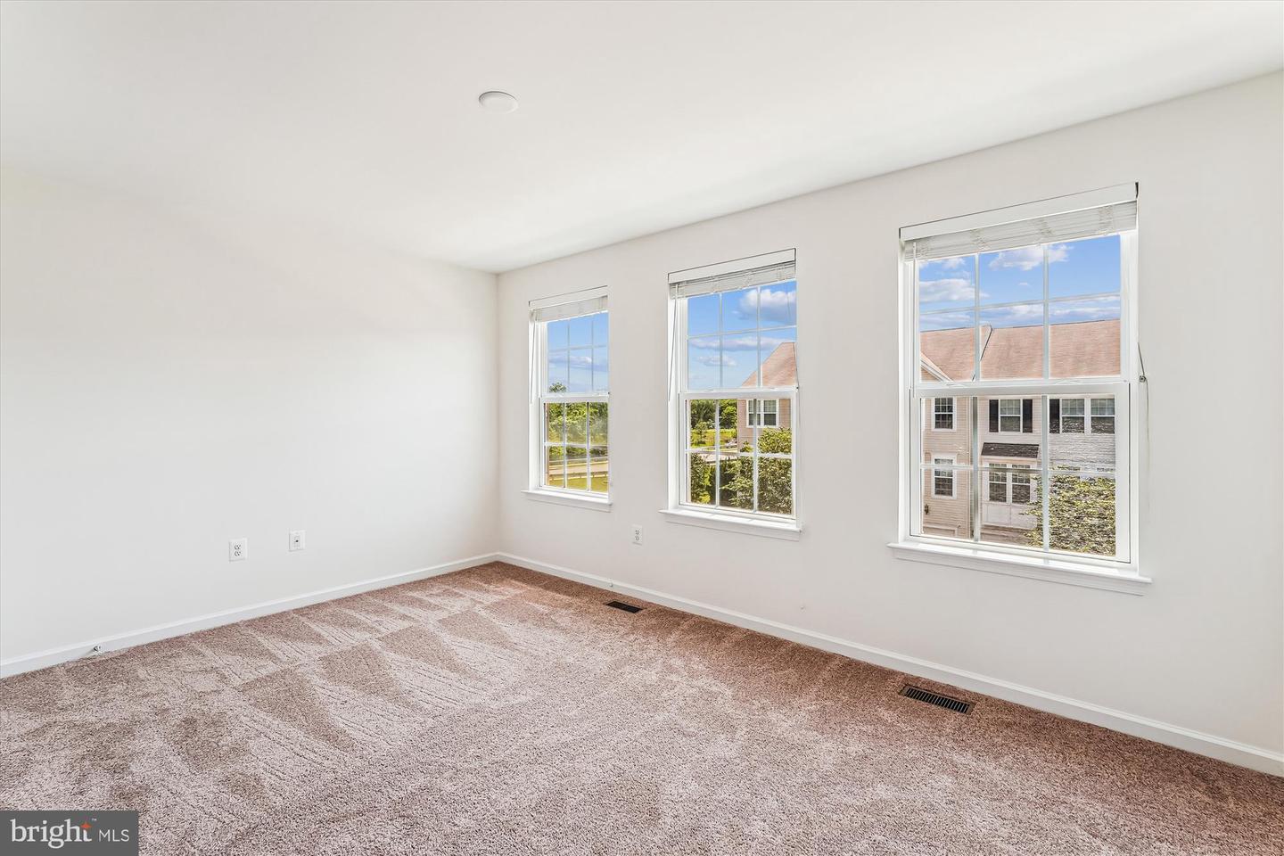 8210 HERITAGE CROSSING CT, MANASSAS, Virginia 20109, 2 Bedrooms Bedrooms, ,2 BathroomsBathrooms,Residential,For sale,8210 HERITAGE CROSSING CT,VAPW2093804 MLS # VAPW2093804