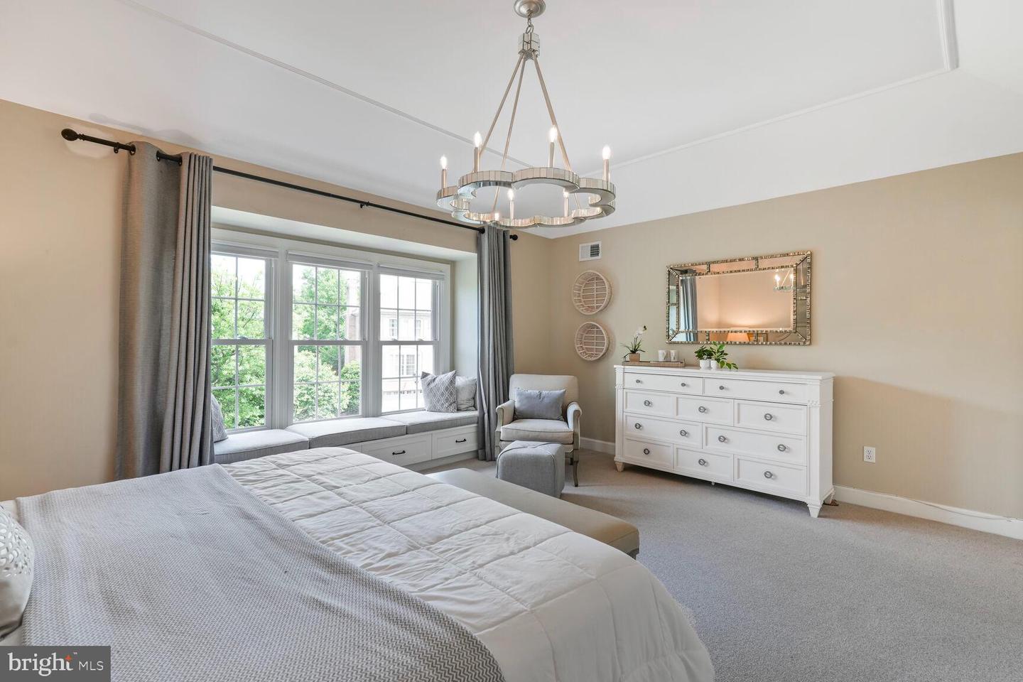 6013 4TH ST N, ARLINGTON, Virginia 22203, 5 Bedrooms Bedrooms, ,3 BathroomsBathrooms,Residential,For sale,6013 4TH ST N,VAAR2057366 MLS # VAAR2057366