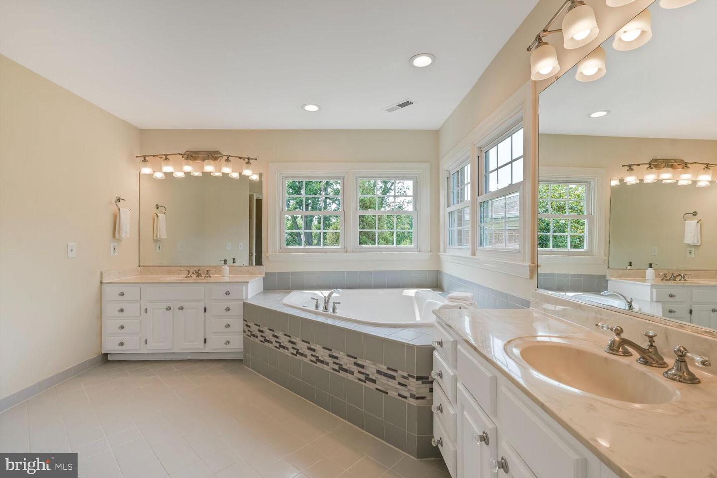 6013 4TH ST N, ARLINGTON, Virginia 22203, 5 Bedrooms Bedrooms, ,3 BathroomsBathrooms,Residential,For sale,6013 4TH ST N,VAAR2057366 MLS # VAAR2057366