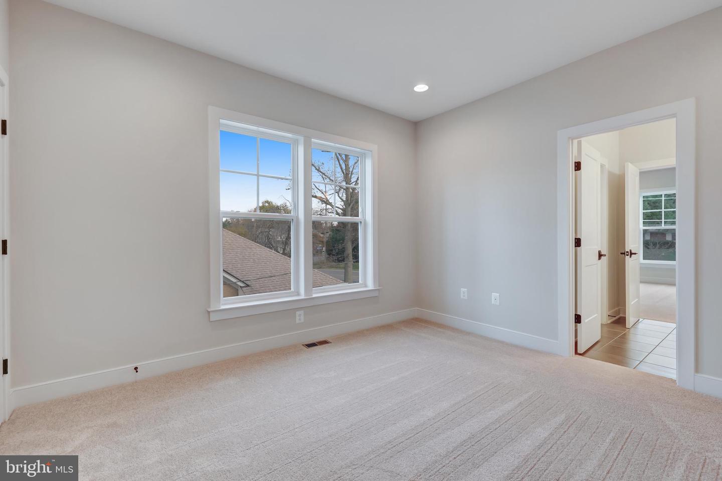 3013 N TORONTO ST, ARLINGTON, Virginia 22213, 4 Bedrooms Bedrooms, ,3 BathroomsBathrooms,Residential,For sale,3013 N TORONTO ST,VAAR2057506 MLS # VAAR2057506