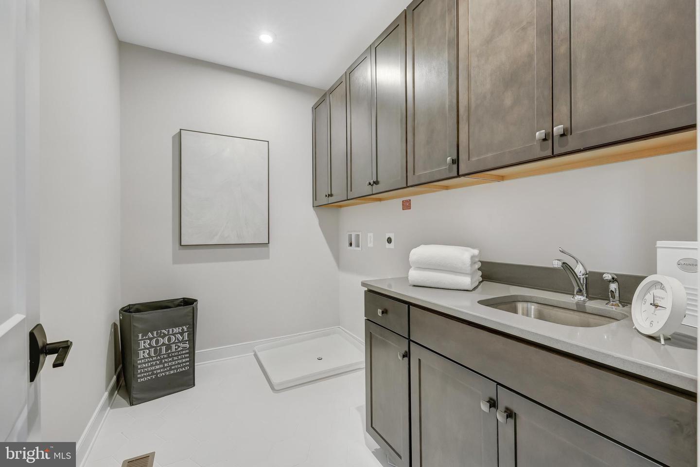 3013 N TORONTO ST, ARLINGTON, Virginia 22213, 4 Bedrooms Bedrooms, ,3 BathroomsBathrooms,Residential,For sale,3013 N TORONTO ST,VAAR2057506 MLS # VAAR2057506