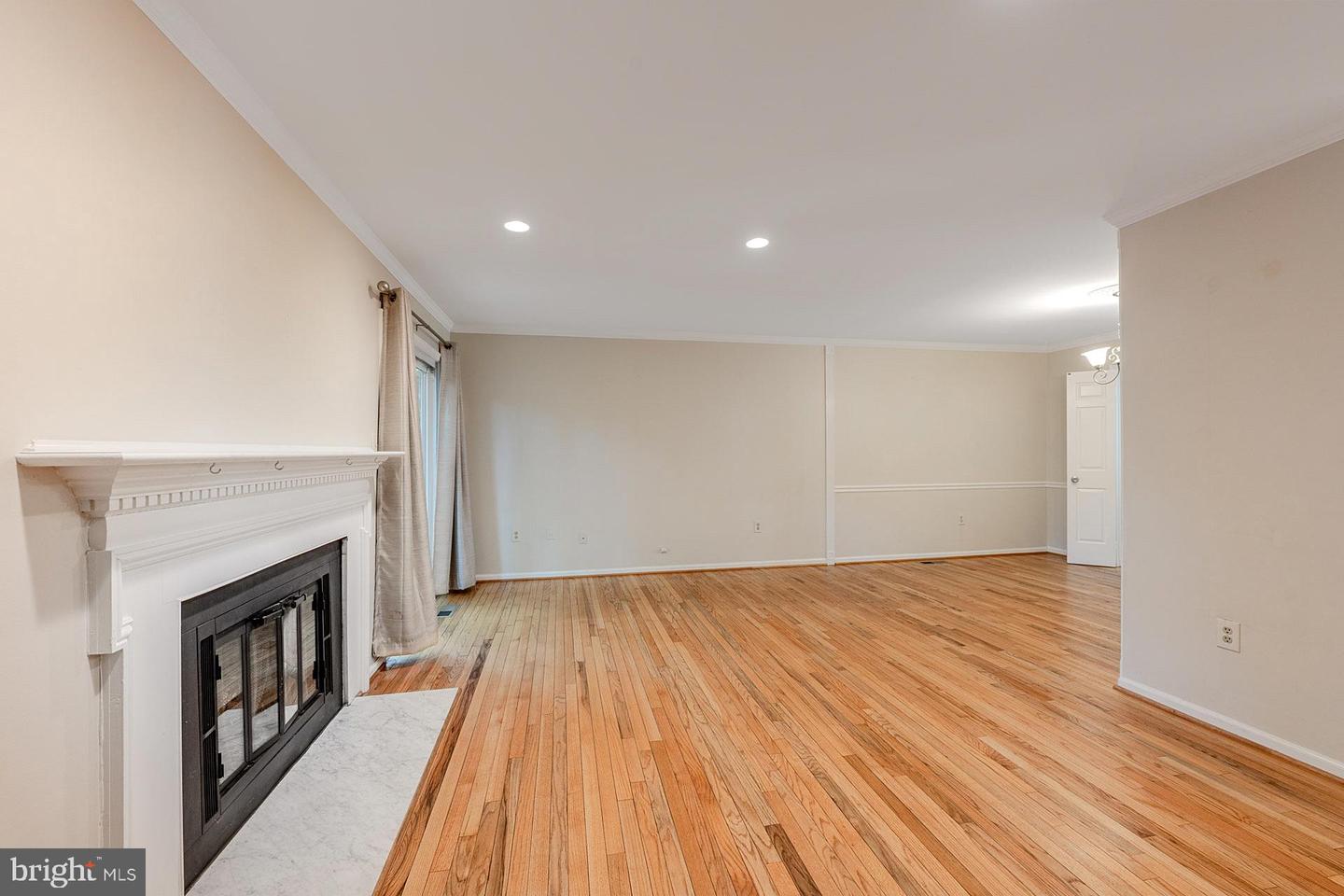 10024 PARK WOODS LN, BURKE, Virginia 22015, 4 Bedrooms Bedrooms, ,2 BathroomsBathrooms,Residential,For sale,10024 PARK WOODS LN,VAFX2243854 MLS # VAFX2243854