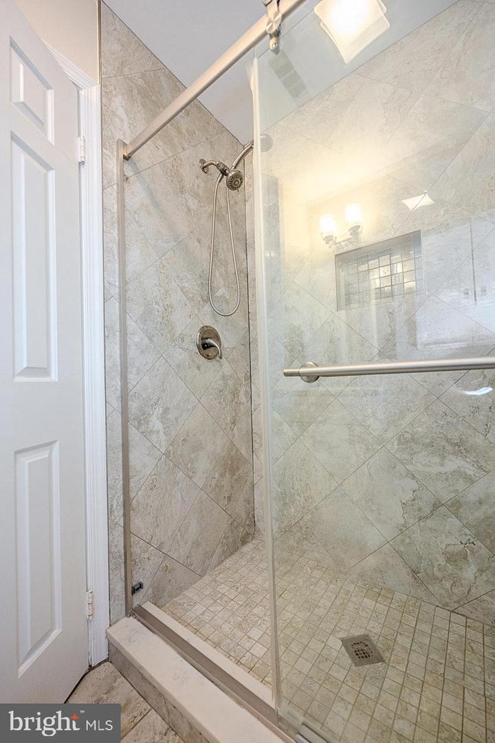 10024 PARK WOODS LN, BURKE, Virginia 22015, 4 Bedrooms Bedrooms, ,2 BathroomsBathrooms,Residential,For sale,10024 PARK WOODS LN,VAFX2243854 MLS # VAFX2243854
