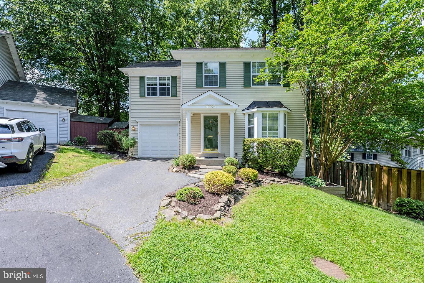 10024 PARK WOODS LN, BURKE, Virginia 22015, 4 Bedrooms Bedrooms, ,2 BathroomsBathrooms,Residential,For sale,10024 PARK WOODS LN,VAFX2243854 MLS # VAFX2243854