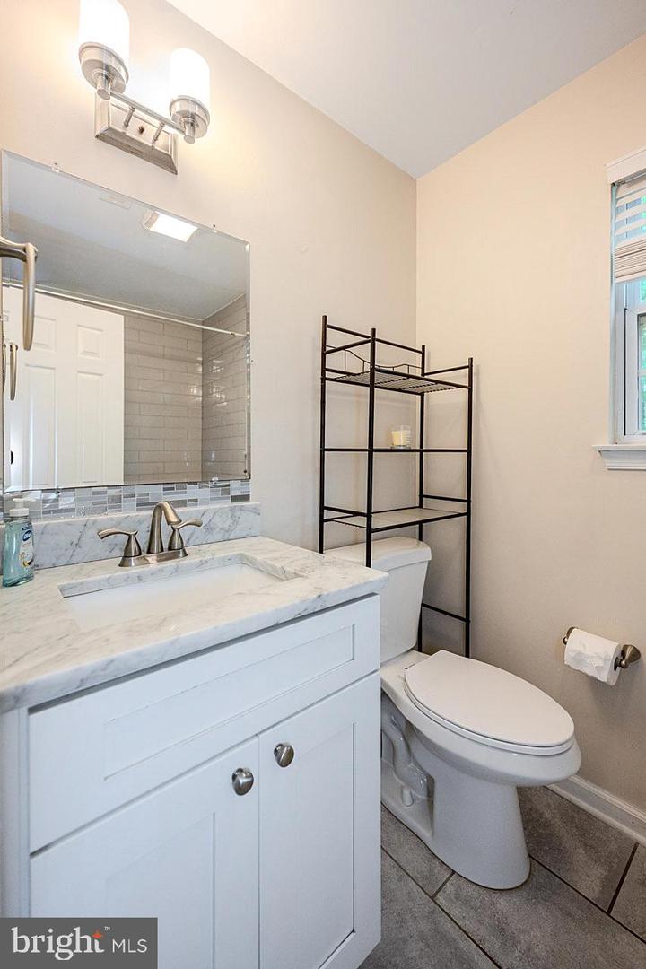 10024 PARK WOODS LN, BURKE, Virginia 22015, 4 Bedrooms Bedrooms, ,2 BathroomsBathrooms,Residential,For sale,10024 PARK WOODS LN,VAFX2243854 MLS # VAFX2243854