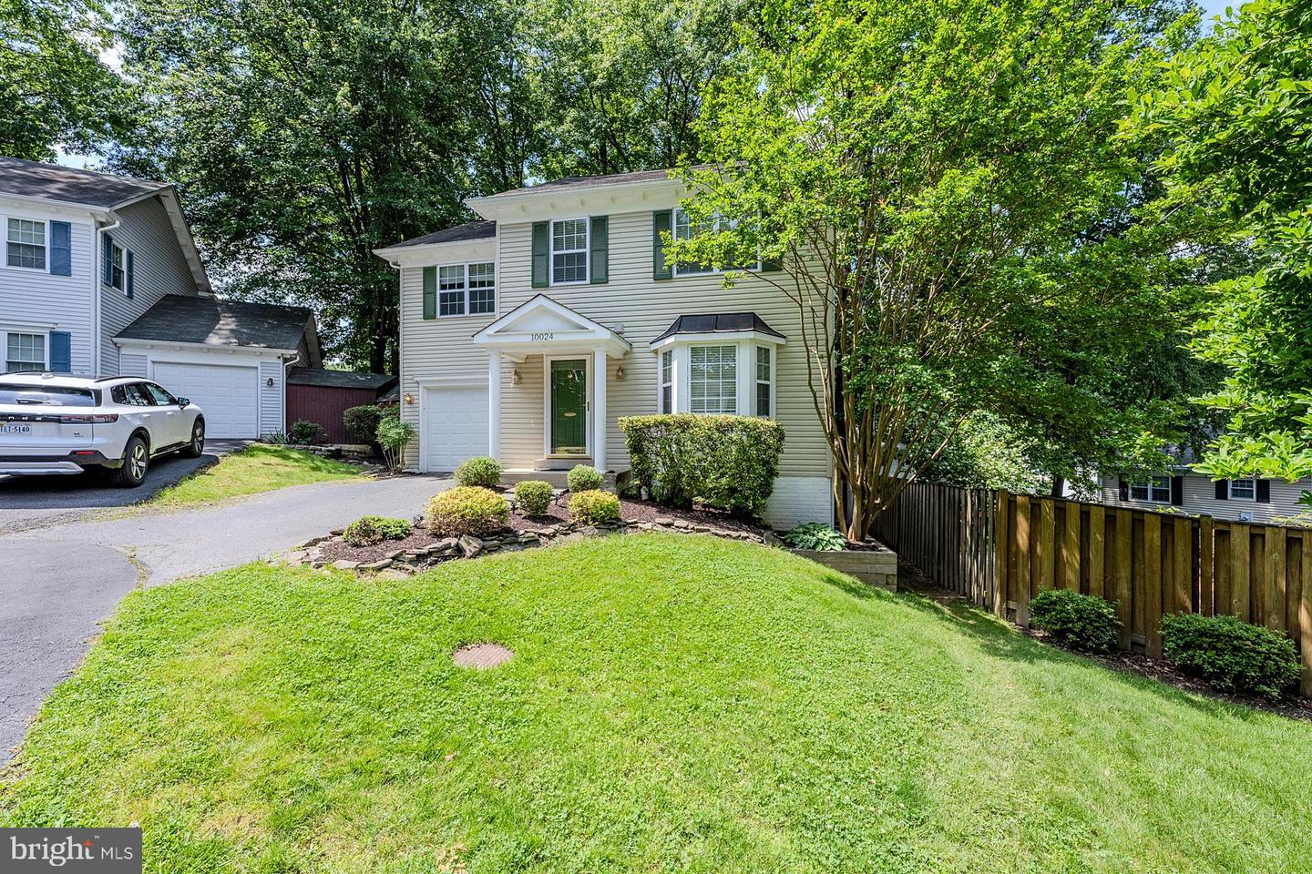 10024 PARK WOODS LN, BURKE, Virginia 22015, 4 Bedrooms Bedrooms, ,2 BathroomsBathrooms,Residential,For sale,10024 PARK WOODS LN,VAFX2243854 MLS # VAFX2243854