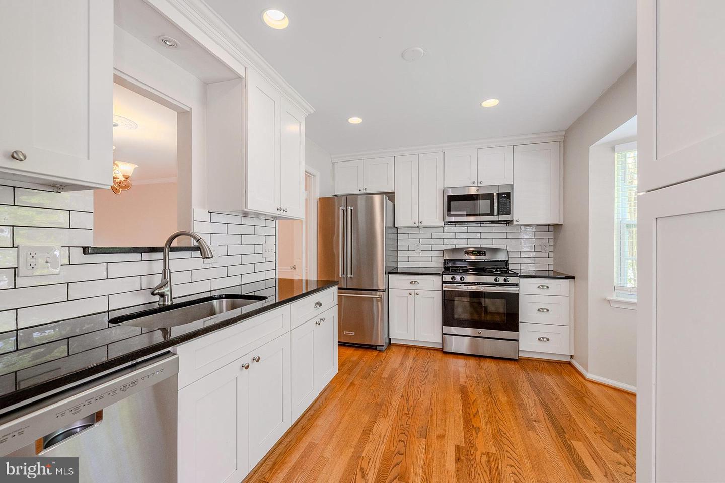 10024 PARK WOODS LN, BURKE, Virginia 22015, 4 Bedrooms Bedrooms, ,2 BathroomsBathrooms,Residential,For sale,10024 PARK WOODS LN,VAFX2243854 MLS # VAFX2243854