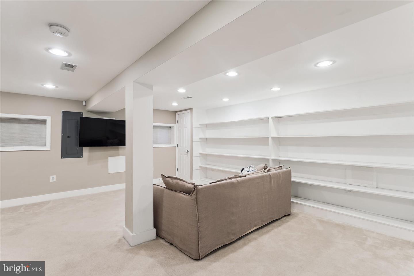 422 HAMILTON ST NW, WASHINGTON, District Of Columbia 20011, 4 Bedrooms Bedrooms, ,3 BathroomsBathrooms,Residential,For sale,422 HAMILTON ST NW,DCDC2202962 MLS # DCDC2202962