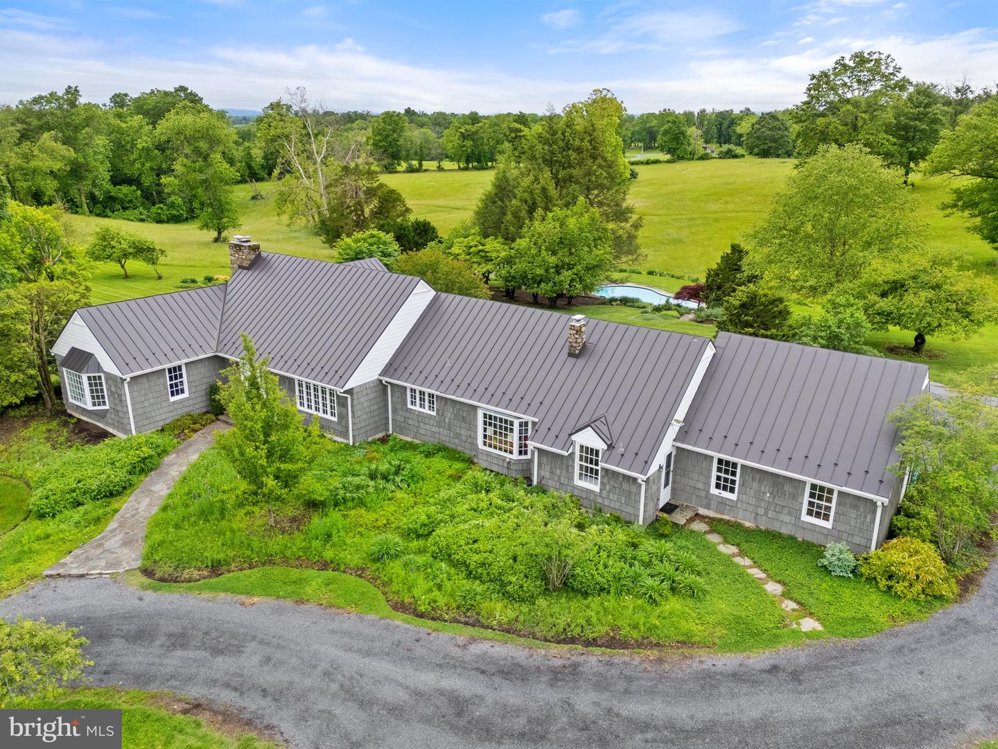 22693 ST LOUIS RD, MIDDLEBURG, Virginia 20117, 3 Bedrooms Bedrooms, ,3 BathroomsBathrooms,Residential,For sale,22693 ST LOUIS RD,VALO2098200 MLS # VALO2098200