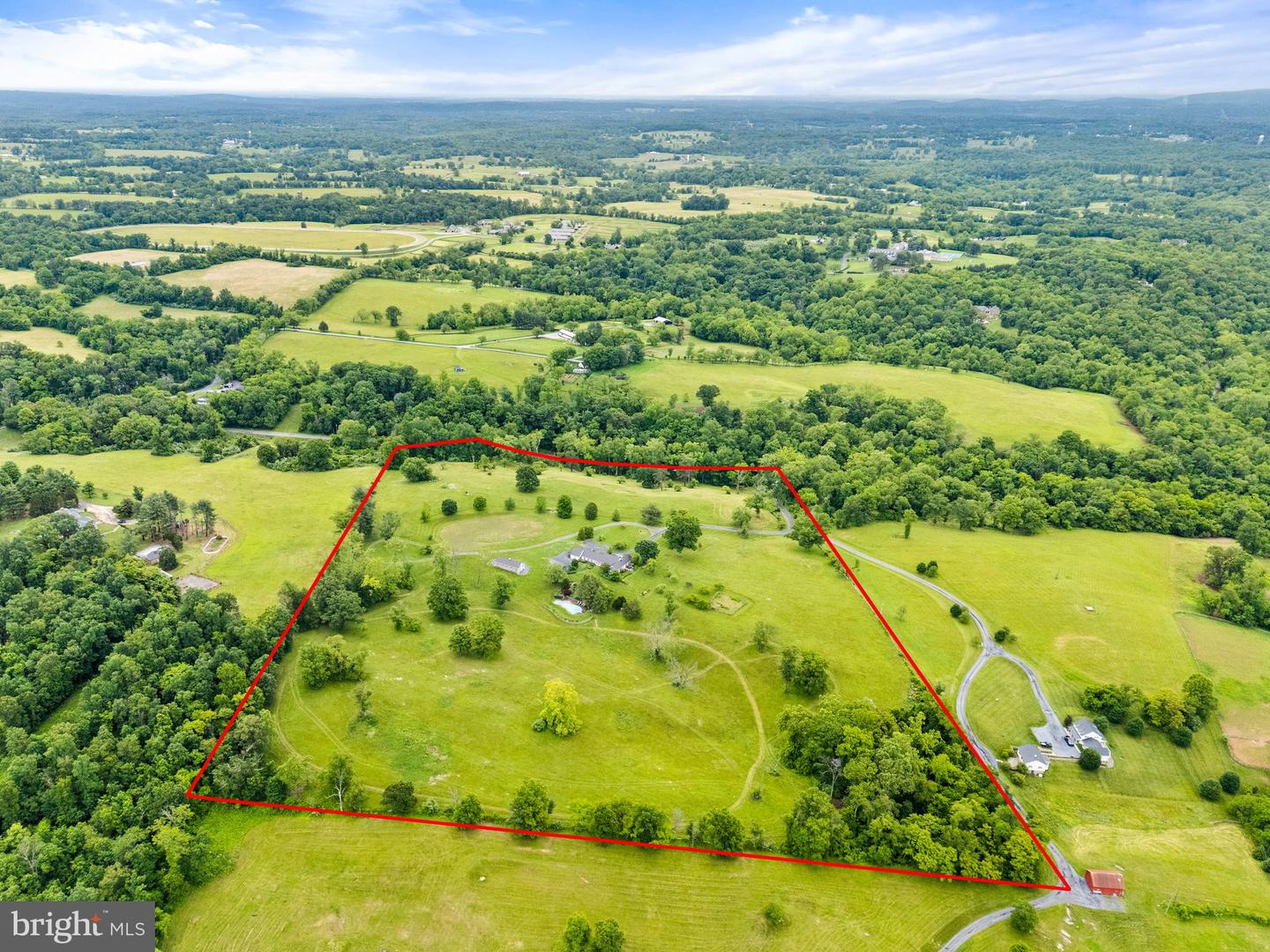 22693 ST LOUIS RD, MIDDLEBURG, Virginia 20117, 3 Bedrooms Bedrooms, ,3 BathroomsBathrooms,Residential,For sale,22693 ST LOUIS RD,VALO2098200 MLS # VALO2098200