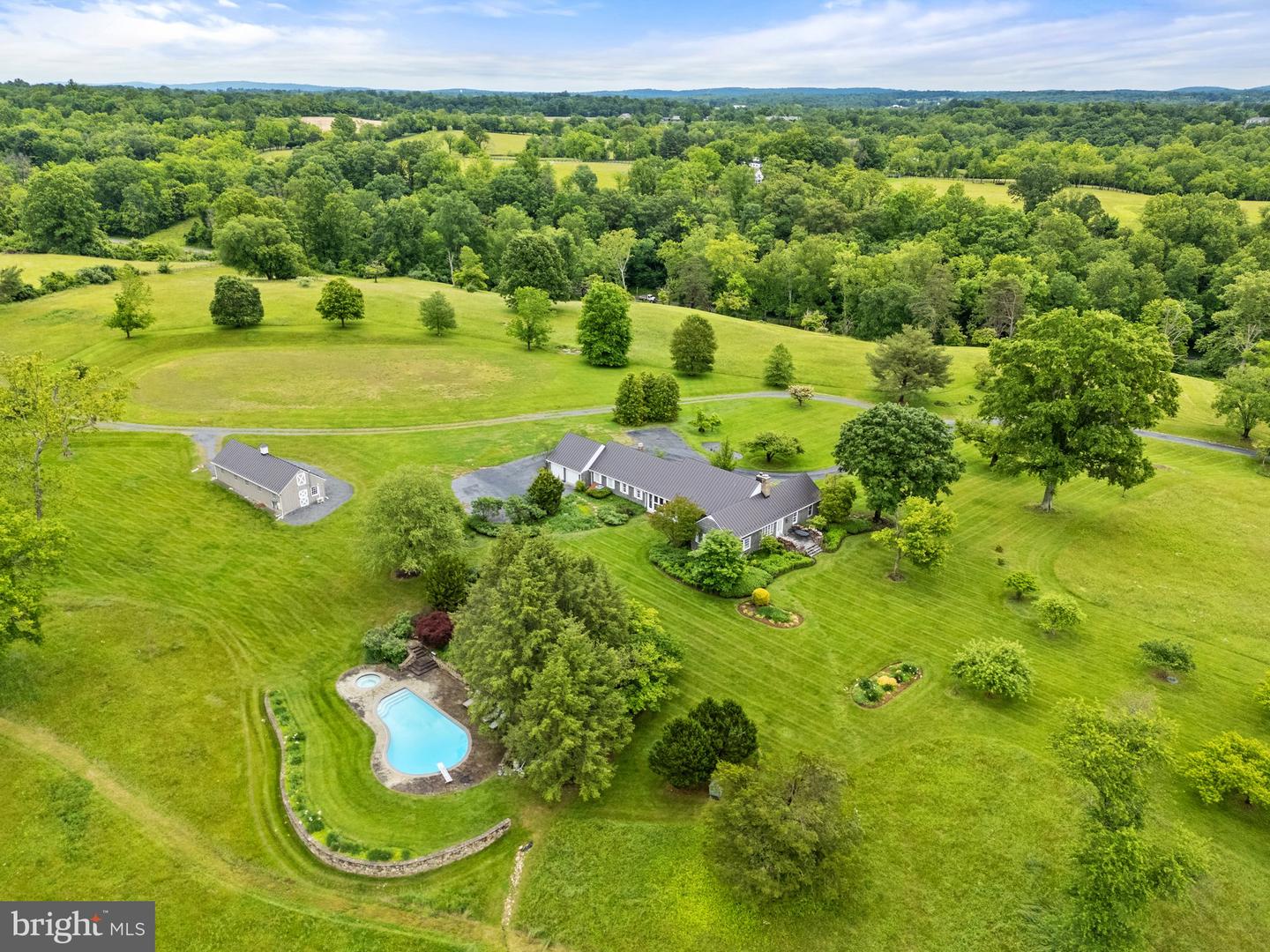 22693 ST LOUIS RD, MIDDLEBURG, Virginia 20117, 3 Bedrooms Bedrooms, ,3 BathroomsBathrooms,Residential,For sale,22693 ST LOUIS RD,VALO2098200 MLS # VALO2098200