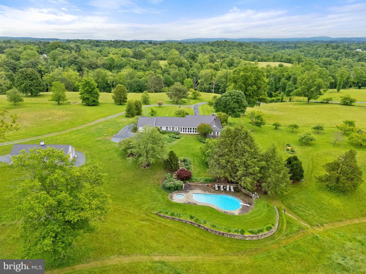 22693 ST LOUIS RD, MIDDLEBURG, Virginia 20117, 3 Bedrooms Bedrooms, ,3 BathroomsBathrooms,Residential,For sale,22693 ST LOUIS RD,VALO2098200 MLS # VALO2098200