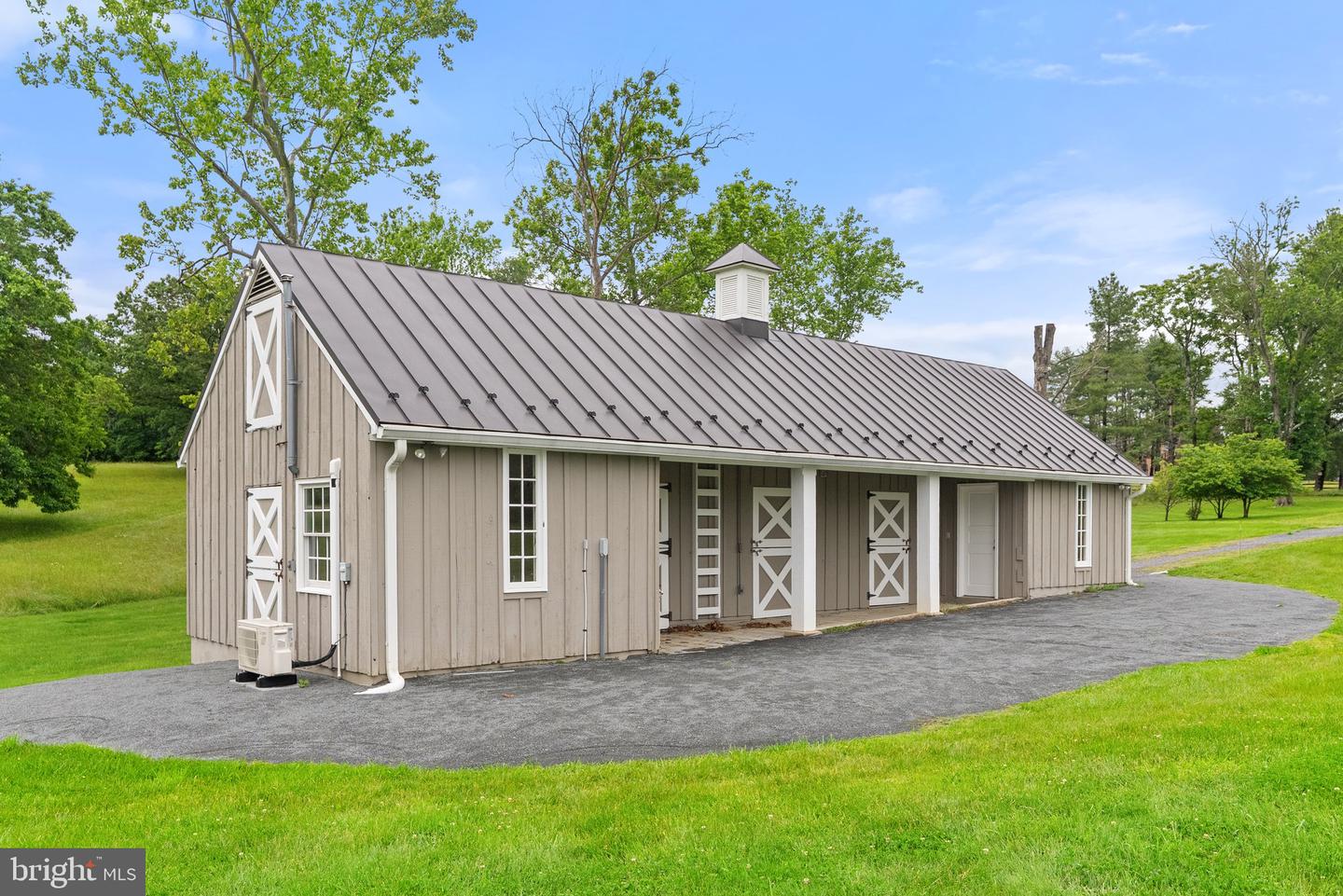 22693 ST LOUIS RD, MIDDLEBURG, Virginia 20117, 3 Bedrooms Bedrooms, ,3 BathroomsBathrooms,Residential,For sale,22693 ST LOUIS RD,VALO2098200 MLS # VALO2098200