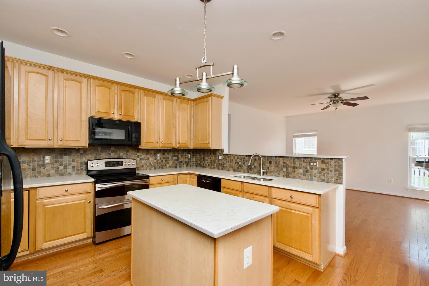 17528 OCTOBER GLORY LOOP, DUMFRIES, Virginia 22026, 4 Bedrooms Bedrooms, ,4 BathroomsBathrooms,Residential,For sale,17528 OCTOBER GLORY LOOP,VAPW2096102 MLS # VAPW2096102