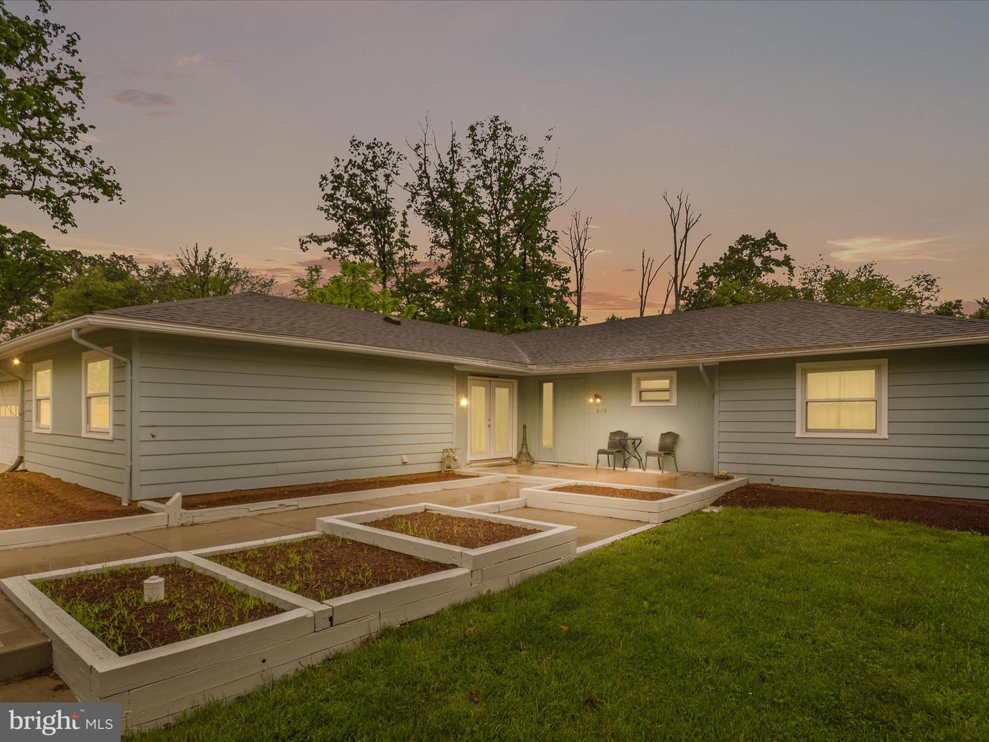 801 2ND ST, HERNDON, Virginia 20170, 5 Bedrooms Bedrooms, ,3 BathroomsBathrooms,Residential,For sale,801 2ND ST,VAFX2245000 MLS # VAFX2245000