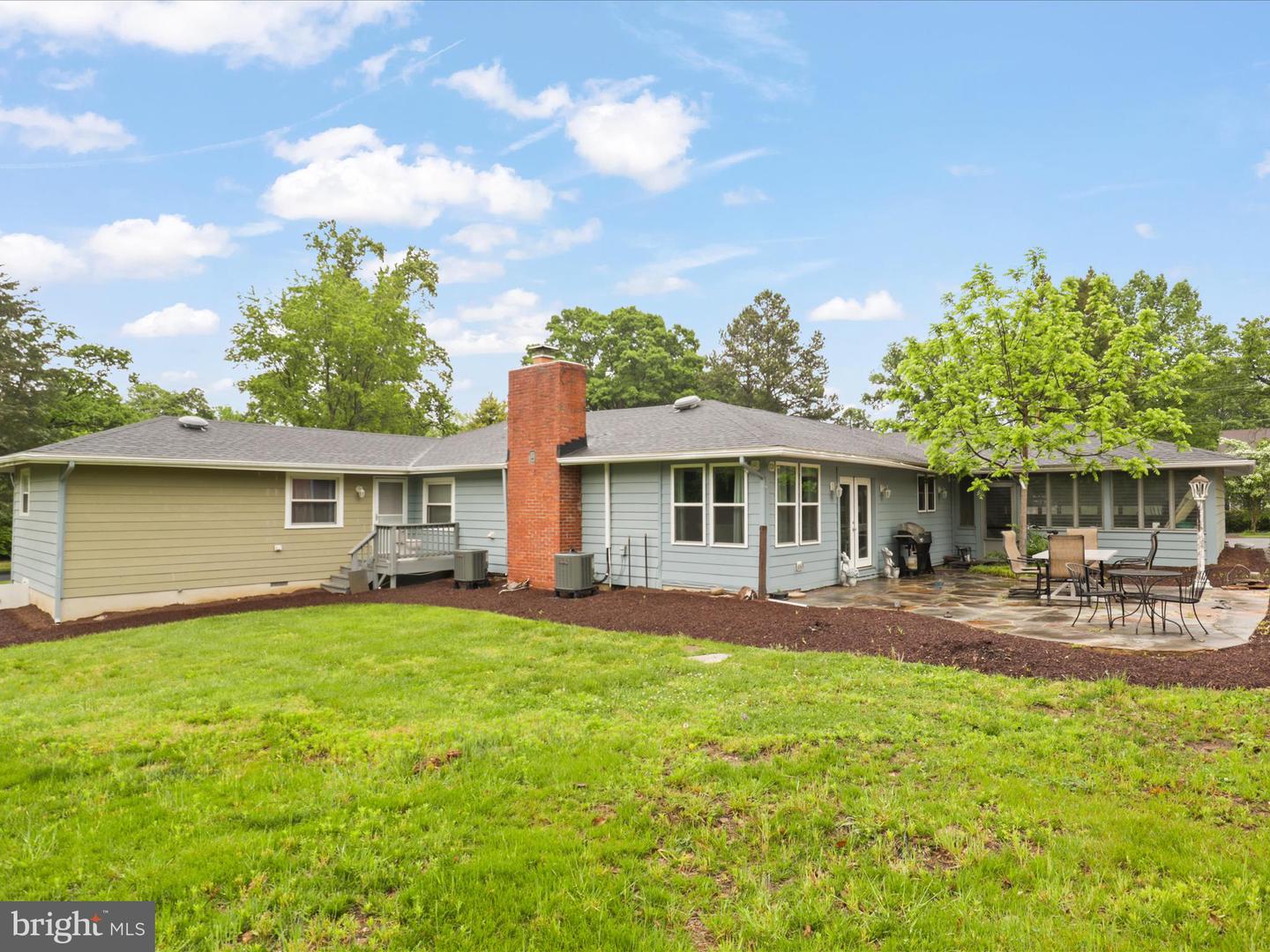 801 2ND ST, HERNDON, Virginia 20170, 5 Bedrooms Bedrooms, ,3 BathroomsBathrooms,Residential,For sale,801 2ND ST,VAFX2245000 MLS # VAFX2245000