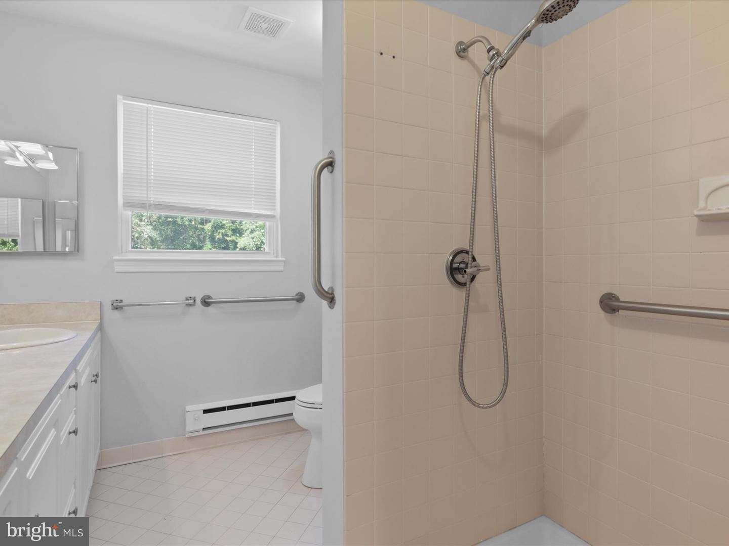 801 2ND ST, HERNDON, Virginia 20170, 5 Bedrooms Bedrooms, ,3 BathroomsBathrooms,Residential,For sale,801 2ND ST,VAFX2245000 MLS # VAFX2245000