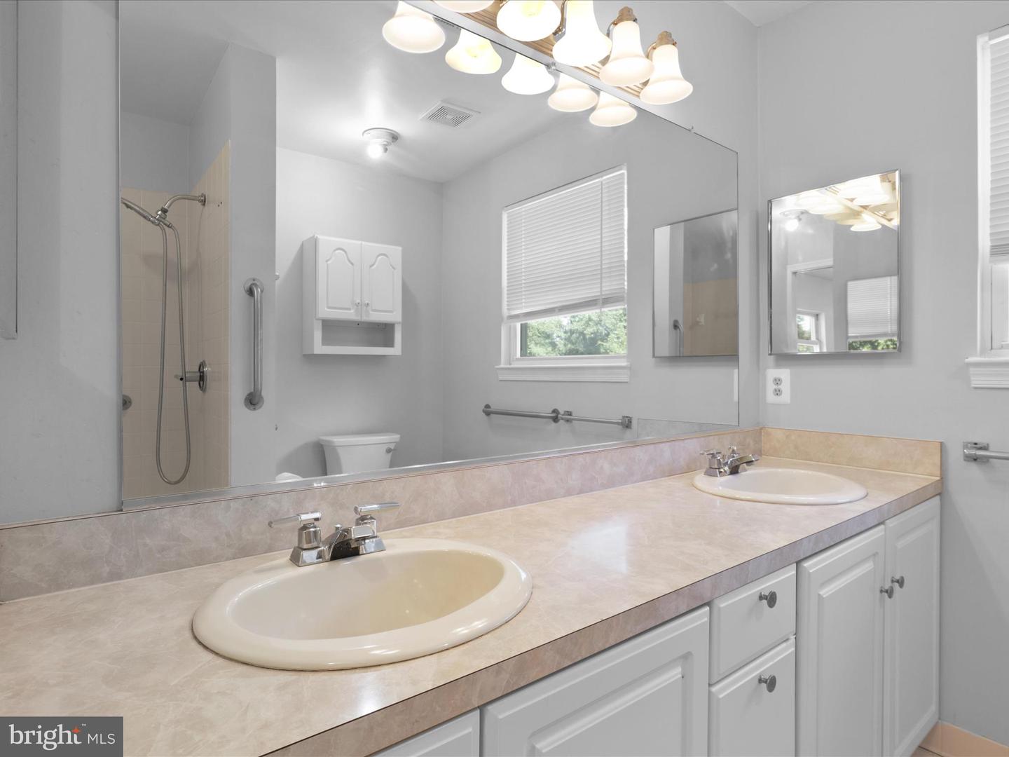 801 2ND ST, HERNDON, Virginia 20170, 5 Bedrooms Bedrooms, ,3 BathroomsBathrooms,Residential,For sale,801 2ND ST,VAFX2245000 MLS # VAFX2245000