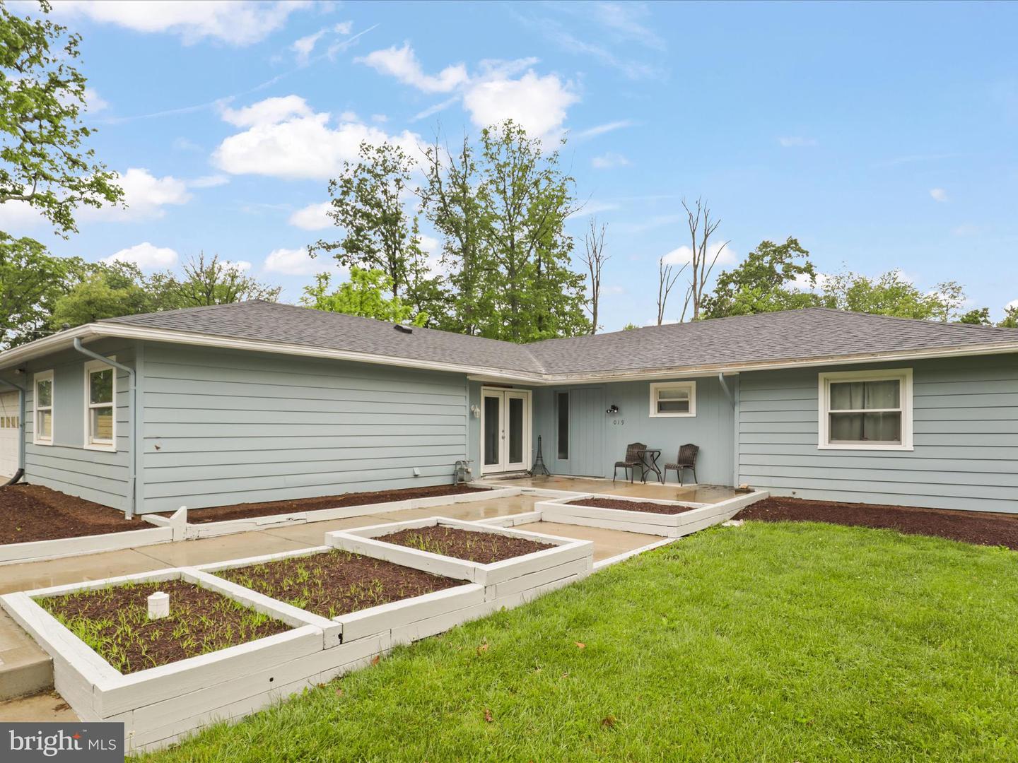 801 2ND ST, HERNDON, Virginia 20170, 5 Bedrooms Bedrooms, ,3 BathroomsBathrooms,Residential,For sale,801 2ND ST,VAFX2245000 MLS # VAFX2245000