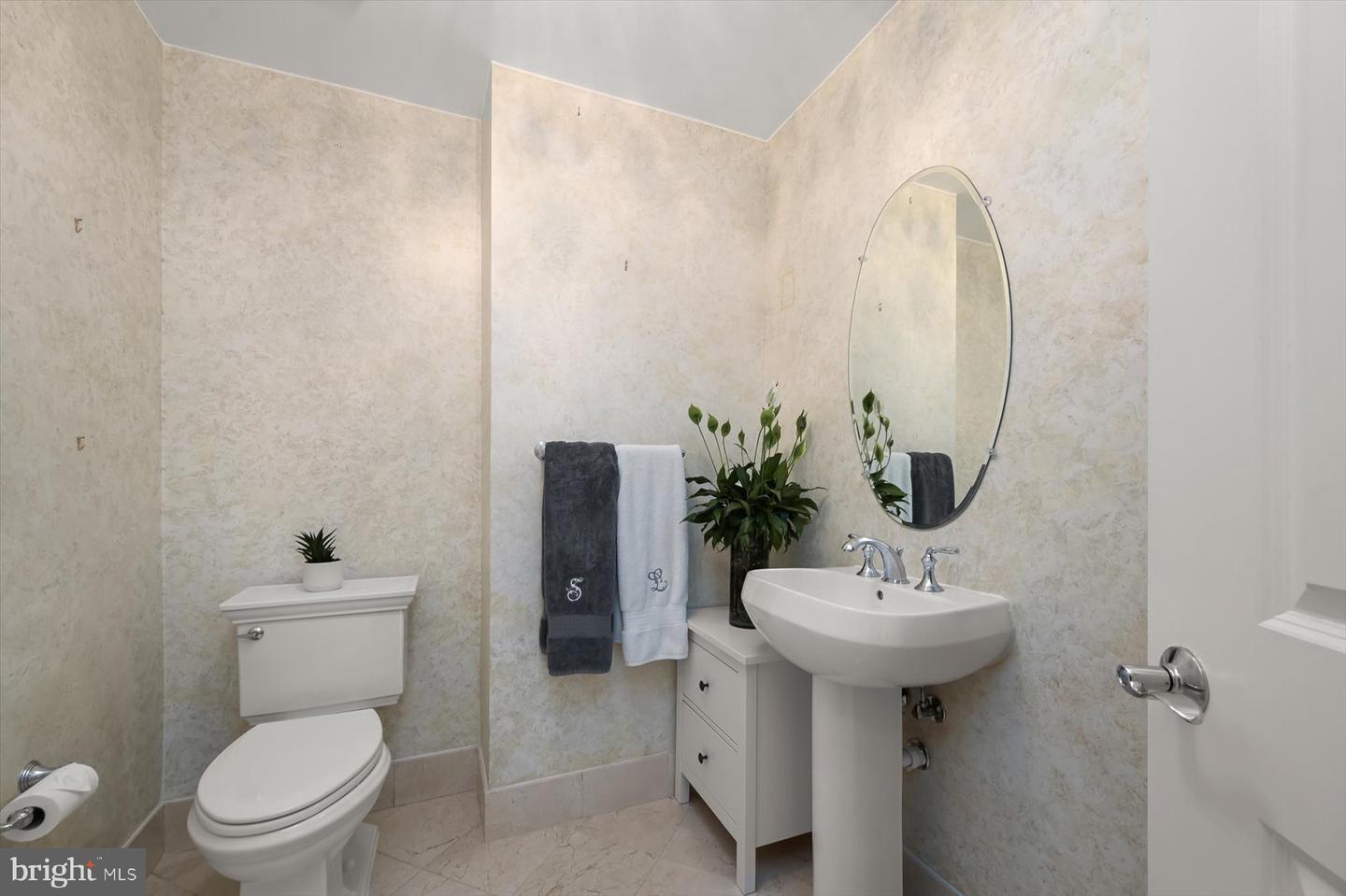 2425 L ST NW #623, WASHINGTON, District Of Columbia 20037, 3 Bedrooms Bedrooms, ,2 BathroomsBathrooms,Residential,For sale,2425 L ST NW #623,DCDC2203074 MLS # DCDC2203074