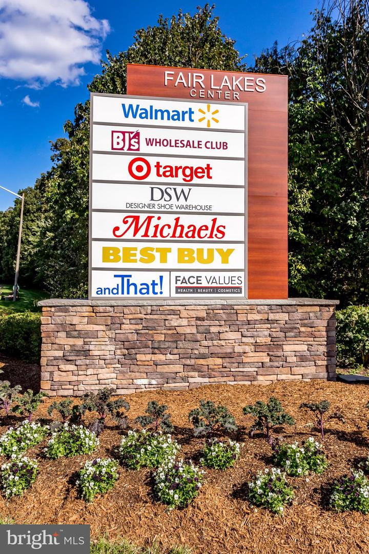 4618 SUPERIOR SQ #4618, FAIRFAX, Virginia 22033, 2 Bedrooms Bedrooms, ,2 BathroomsBathrooms,Residential,For sale,4618 SUPERIOR SQ #4618,VAFX2244322 MLS # VAFX2244322