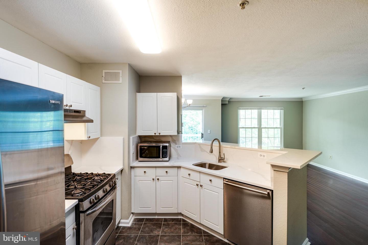 4618 SUPERIOR SQ #4618, FAIRFAX, Virginia 22033, 2 Bedrooms Bedrooms, ,2 BathroomsBathrooms,Residential,For sale,4618 SUPERIOR SQ #4618,VAFX2244322 MLS # VAFX2244322