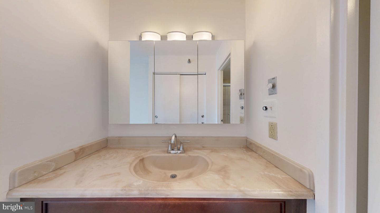 1808 OLD MEADOW RD #1015, MCLEAN, Virginia 22102, 2 Bedrooms Bedrooms, ,2 BathroomsBathrooms,Residential,For sale,1808 OLD MEADOW RD #1015,VAFX2244420 MLS # VAFX2244420