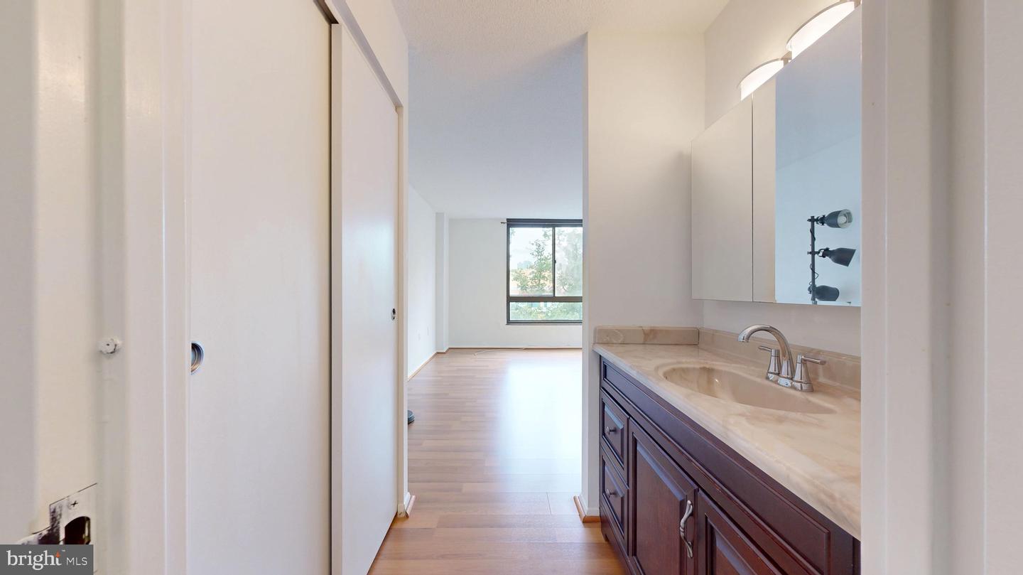 1808 OLD MEADOW RD #1015, MCLEAN, Virginia 22102, 2 Bedrooms Bedrooms, ,2 BathroomsBathrooms,Residential,For sale,1808 OLD MEADOW RD #1015,VAFX2244420 MLS # VAFX2244420
