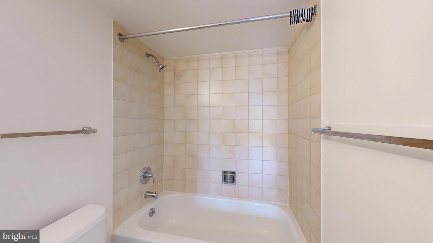 1808 OLD MEADOW RD #1015, MCLEAN, Virginia 22102, 2 Bedrooms Bedrooms, ,2 BathroomsBathrooms,Residential,For sale,1808 OLD MEADOW RD #1015,VAFX2244420 MLS # VAFX2244420