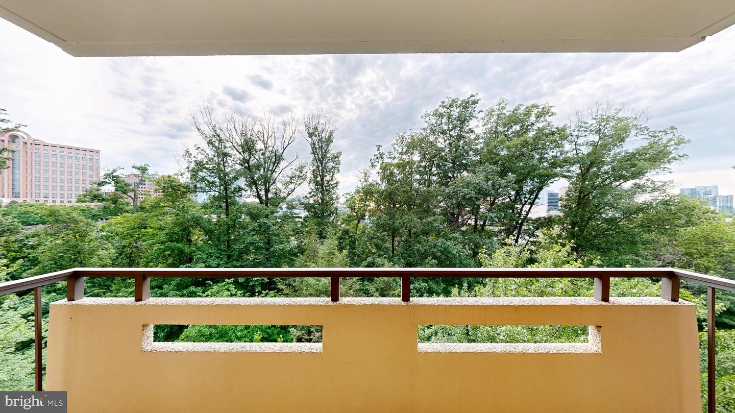 1808 OLD MEADOW RD #1015, MCLEAN, Virginia 22102, 2 Bedrooms Bedrooms, ,2 BathroomsBathrooms,Residential,For sale,1808 OLD MEADOW RD #1015,VAFX2244420 MLS # VAFX2244420