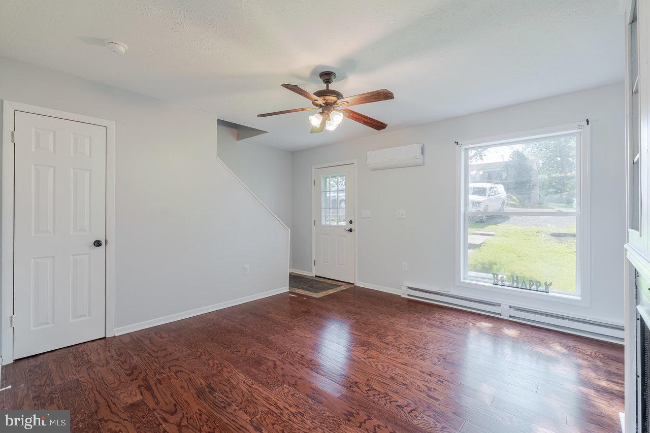 136 ATLANTIC AVE, BROADWAY, Virginia 22815, 2 Bedrooms Bedrooms, ,1 BathroomBathrooms,Residential,For sale,136 ATLANTIC AVE,VARO2002346 MLS # VARO2002346
