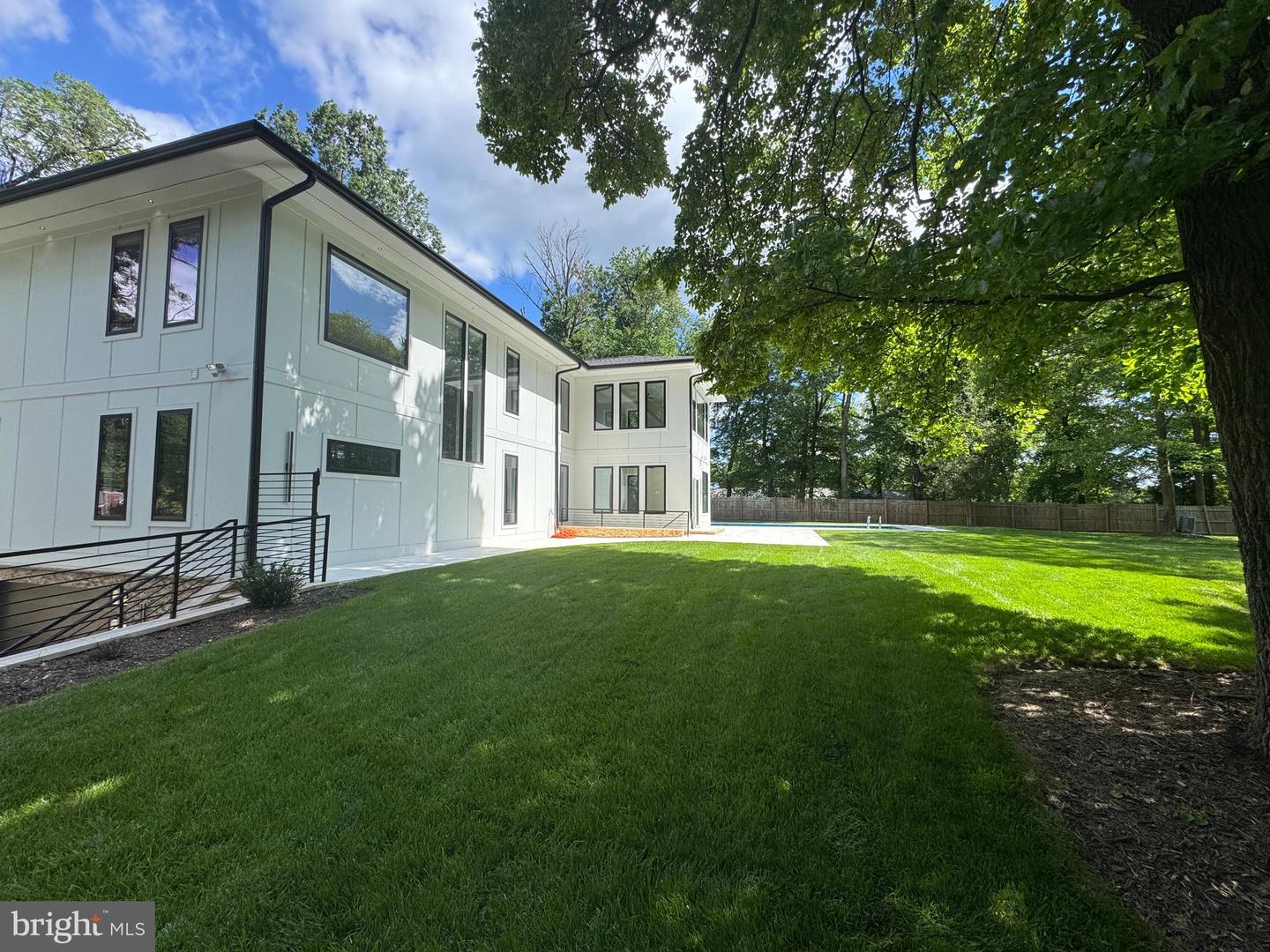 5005 RAVENSWORTH RD, ANNANDALE, Virginia 22003, 5 Bedrooms Bedrooms, ,5 BathroomsBathrooms,Residential,For sale,5005 RAVENSWORTH RD,VAFX2245248 MLS # VAFX2245248