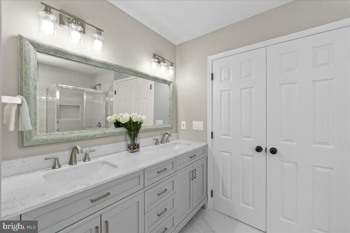 21788 REGENTS PARK CIR, STERLING, Virginia 20166, 4 Bedrooms Bedrooms, ,2 BathroomsBathrooms,Residential,For sale,21788 REGENTS PARK CIR,VALO2098696 MLS # VALO2098696