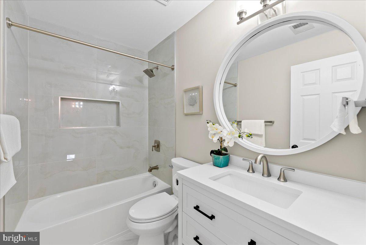 21788 REGENTS PARK CIR, STERLING, Virginia 20166, 4 Bedrooms Bedrooms, ,2 BathroomsBathrooms,Residential,For sale,21788 REGENTS PARK CIR,VALO2098696 MLS # VALO2098696