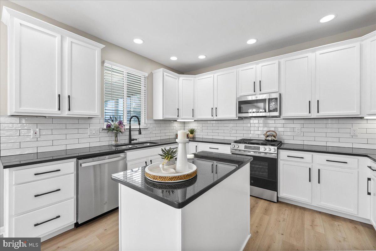 21788 REGENTS PARK CIR, STERLING, Virginia 20166, 4 Bedrooms Bedrooms, ,2 BathroomsBathrooms,Residential,For sale,21788 REGENTS PARK CIR,VALO2098696 MLS # VALO2098696