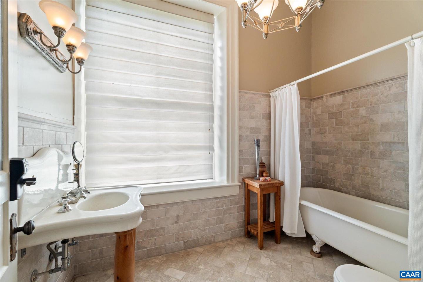325 FACTORY OUTLET DR, MAX MEADOWS, Virginia 24360, 5 Bedrooms Bedrooms, ,3 BathroomsBathrooms,Residential,For sale,325 FACTORY OUTLET DR,665339 MLS # 665339