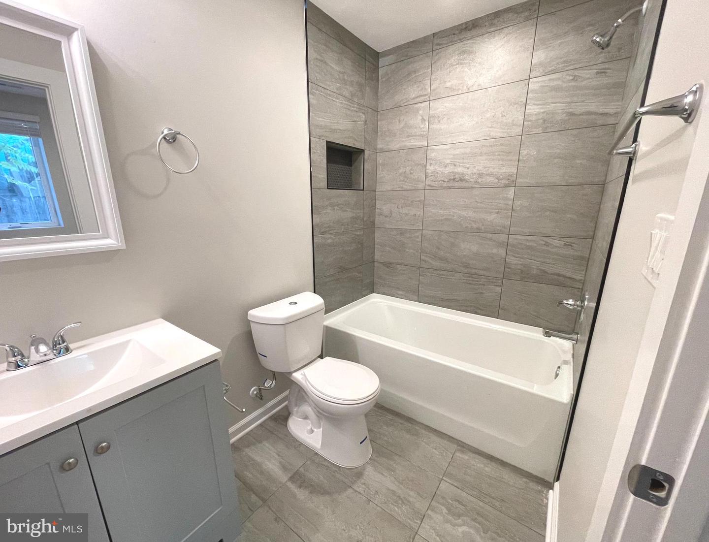 1307 K ST SE #101, WASHINGTON, District Of Columbia 20003, 1 Bedroom Bedrooms, ,1 BathroomBathrooms,Residential,For sale,1307 K ST SE #101,DCDC2204046 MLS # DCDC2204046