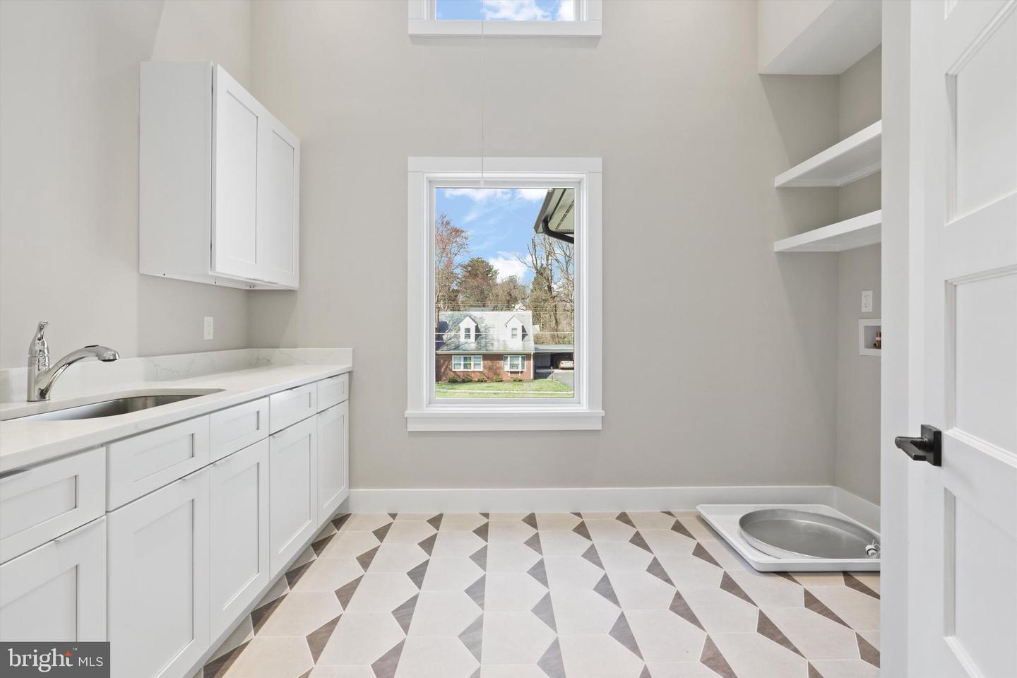 310 JOHNSON ST SW, VIENNA, Virginia 22180, 6 Bedrooms Bedrooms, ,5 BathroomsBathrooms,Residential,For sale,310 JOHNSON ST SW,VAFX2245430 MLS # VAFX2245430