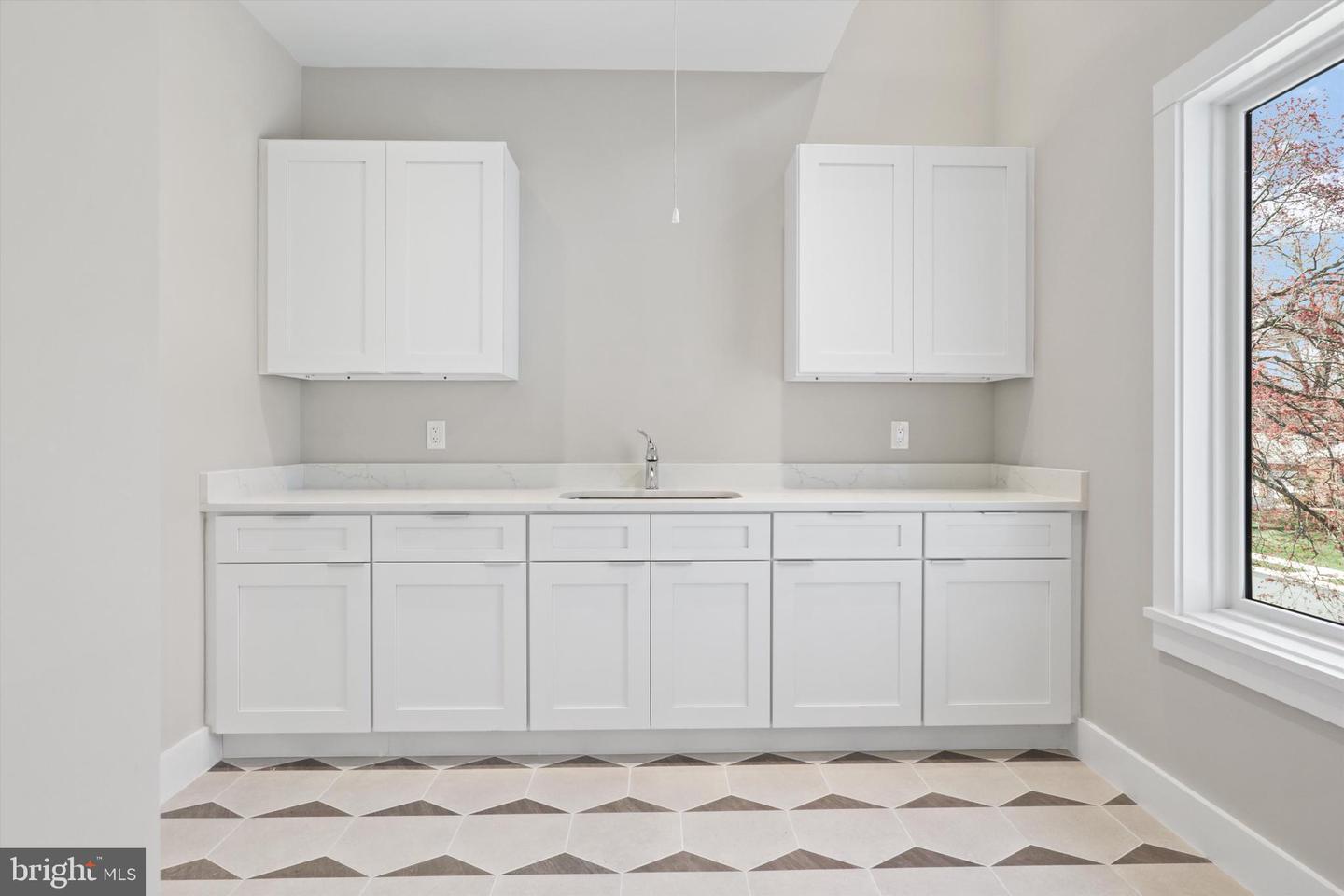 310 JOHNSON ST SW, VIENNA, Virginia 22180, 6 Bedrooms Bedrooms, ,5 BathroomsBathrooms,Residential,For sale,310 JOHNSON ST SW,VAFX2245430 MLS # VAFX2245430