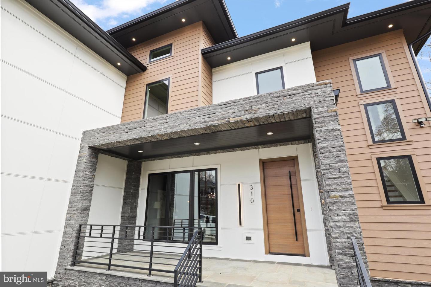 310 JOHNSON ST SW, VIENNA, Virginia 22180, 6 Bedrooms Bedrooms, ,5 BathroomsBathrooms,Residential,For sale,310 JOHNSON ST SW,VAFX2245430 MLS # VAFX2245430