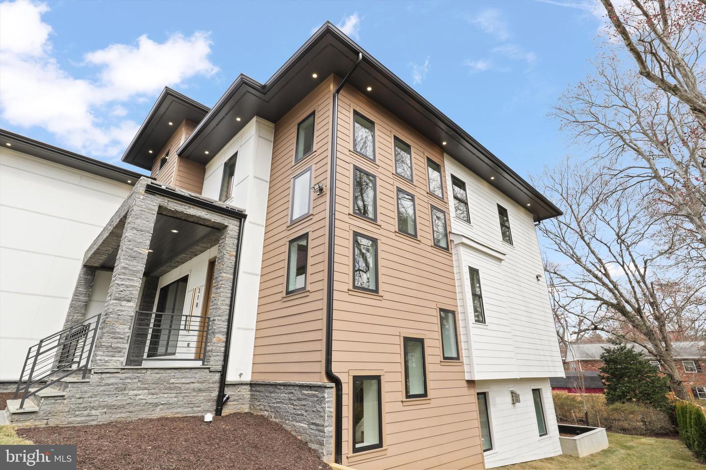 310 JOHNSON ST SW, VIENNA, Virginia 22180, 6 Bedrooms Bedrooms, ,5 BathroomsBathrooms,Residential,For sale,310 JOHNSON ST SW,VAFX2245430 MLS # VAFX2245430